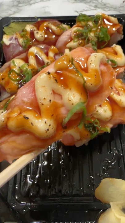 Jay's Sushi - Garlic salmon - Sushi Bars Near Me - Honolulu, Hawaii