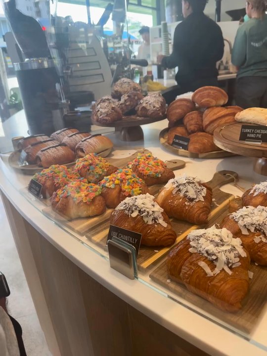 Honolulu Coffee - Sooo many treats!! - Bakeries Near Me - Honolulu, Hawaii