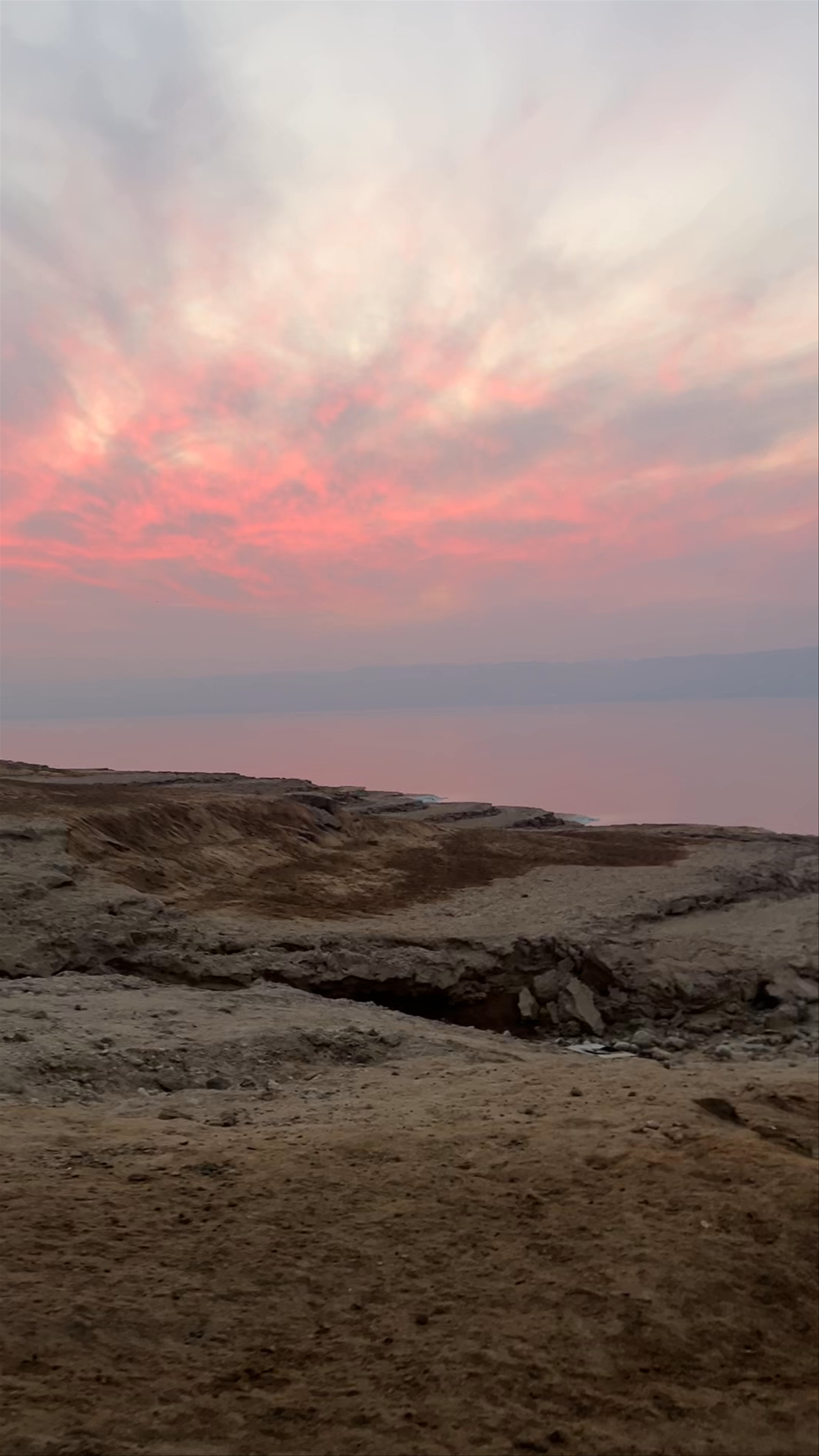Salt Beach Serenity: Tranquil Views at the Dead Sea, Amman