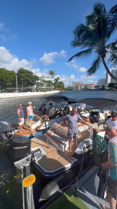 Beach Boat Rental - Boating Near Me - Miami Beach, Florida