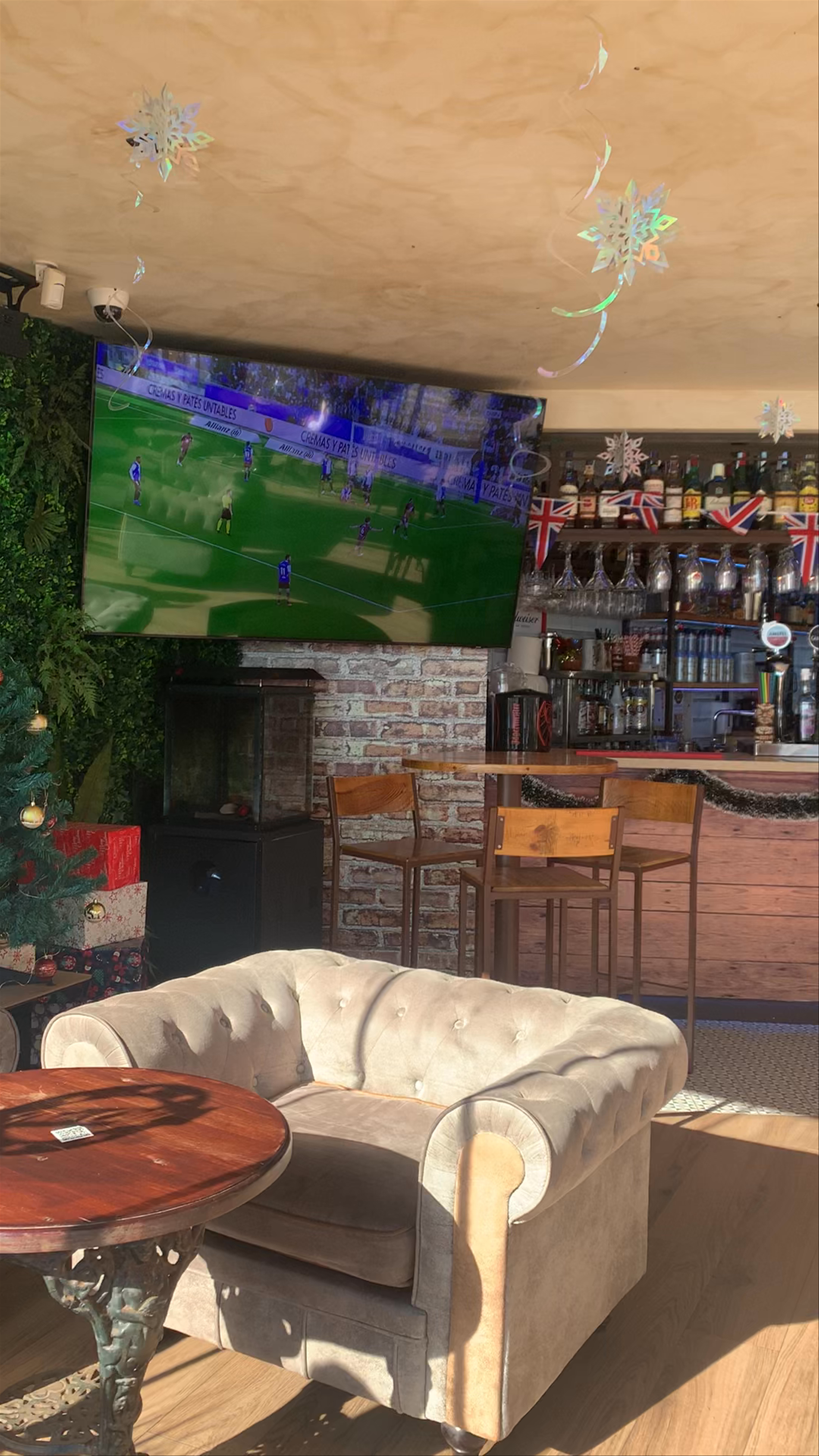The City Sports Bar: Sunny Relaxation and Football Vibes in Benidorm