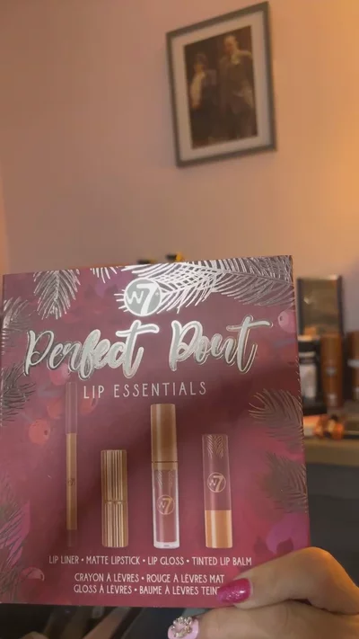 W7 Perfect Pout Lip Essentials - Makeup