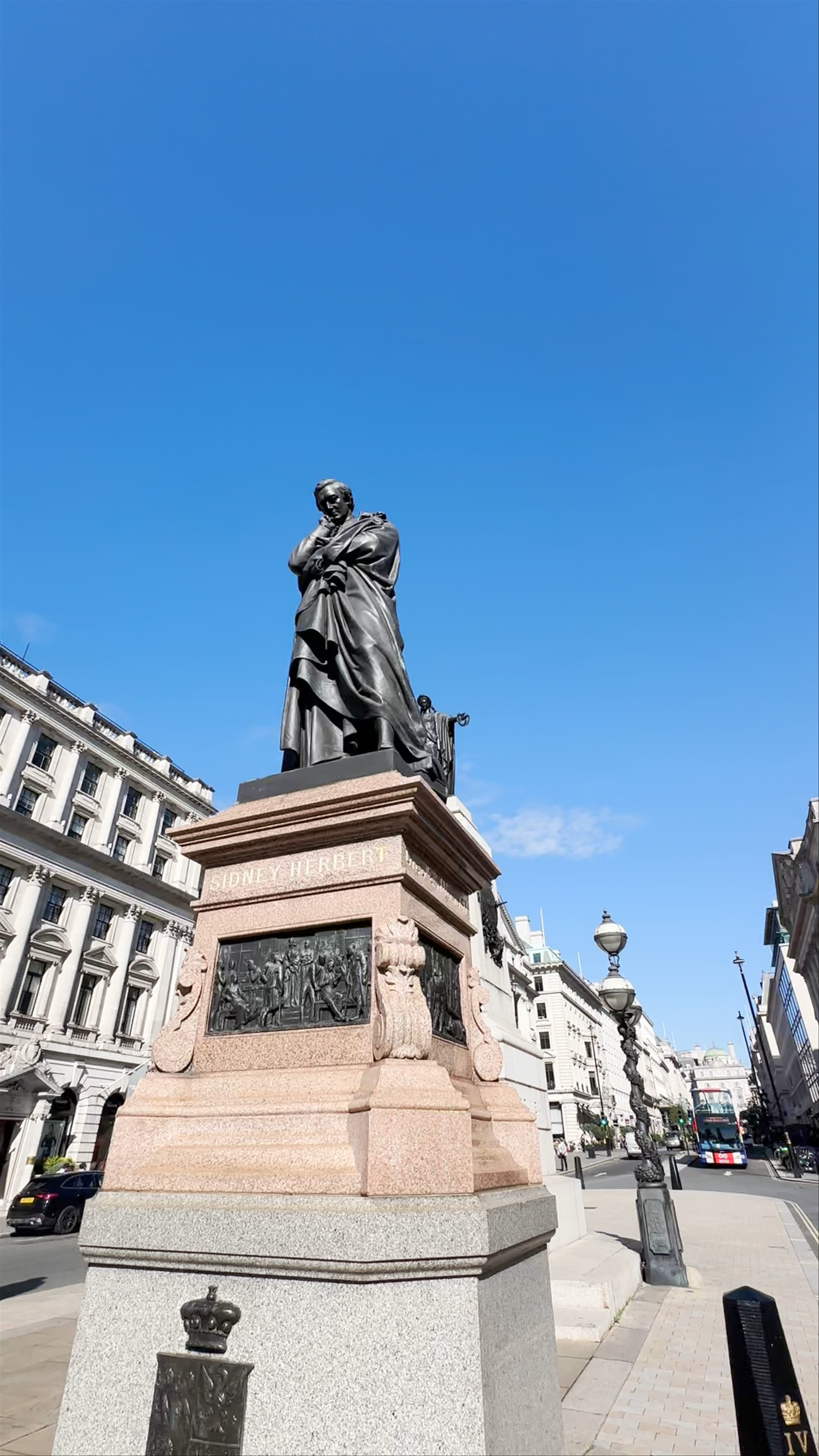 Guards Crimean War Memorial: Historic Tribute in London