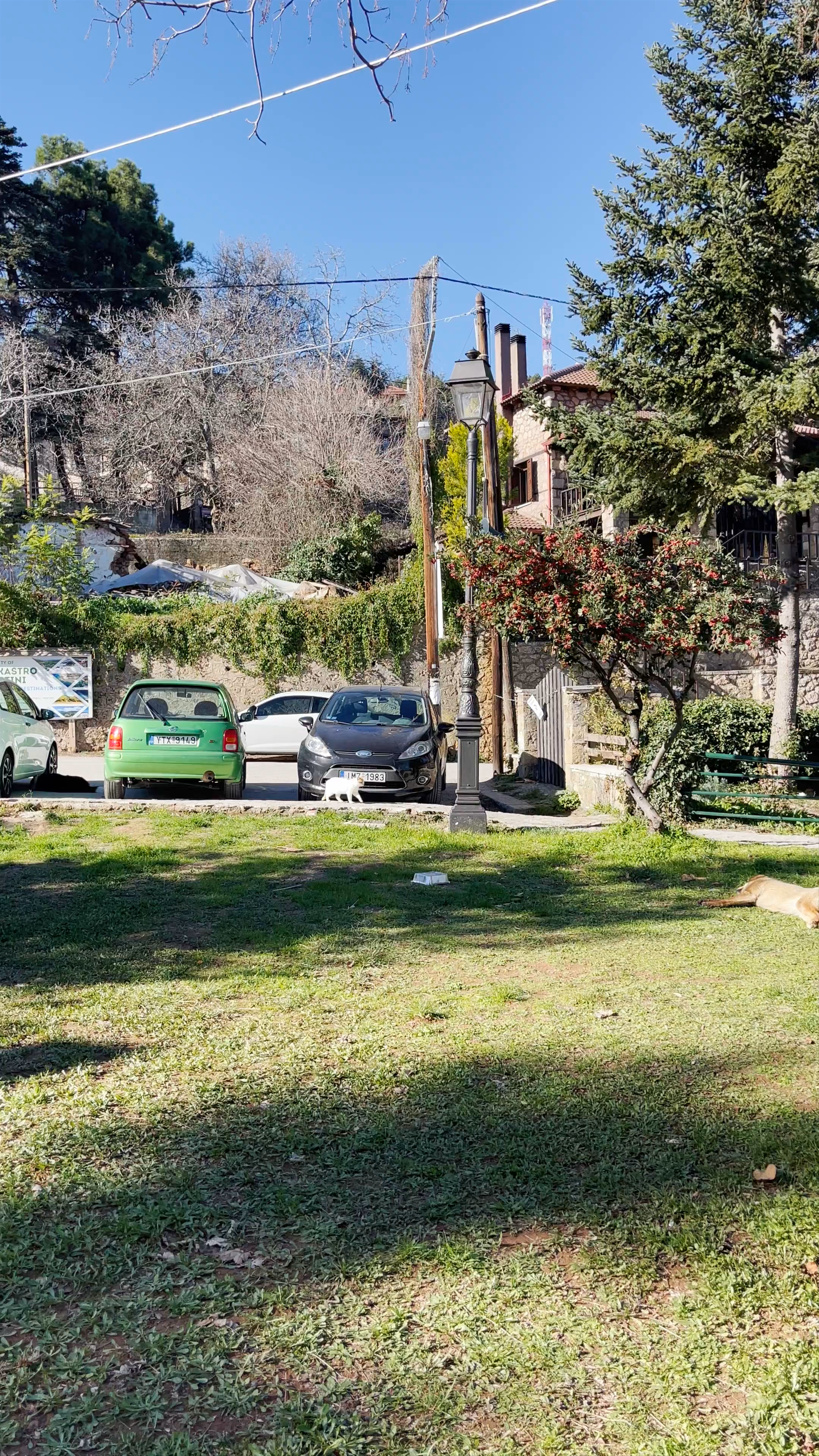 Μεσαία Τρίκαλα Κορινθίας - Κέντρο Πλατεία