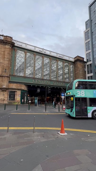 Radisson Blu Hotel - Central Station and Hotel Façade - Hotels Near Me - Glasgow, GLG