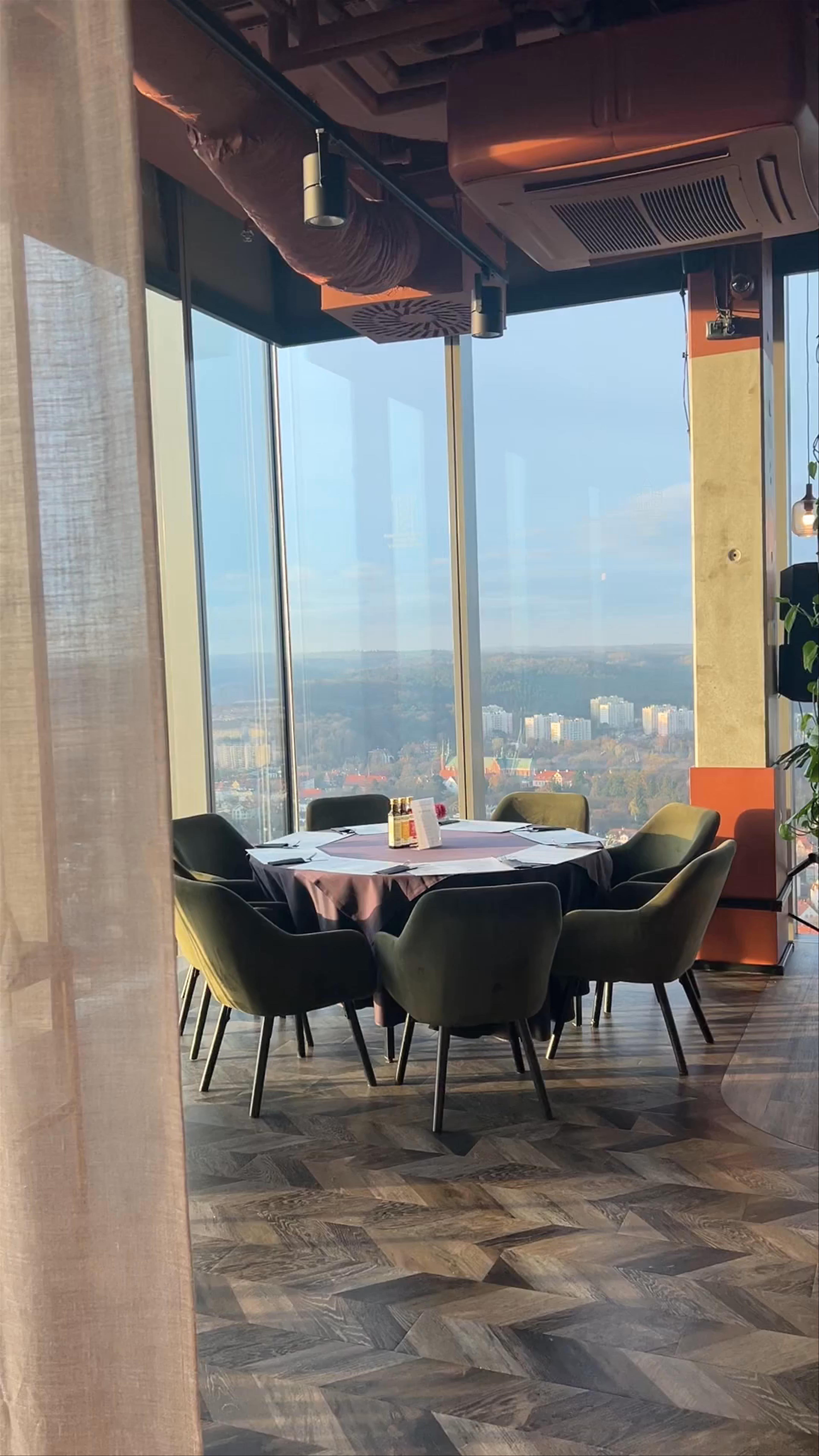 Olivia Star: Panoramic Dining Experience with City Views in Gdańsk