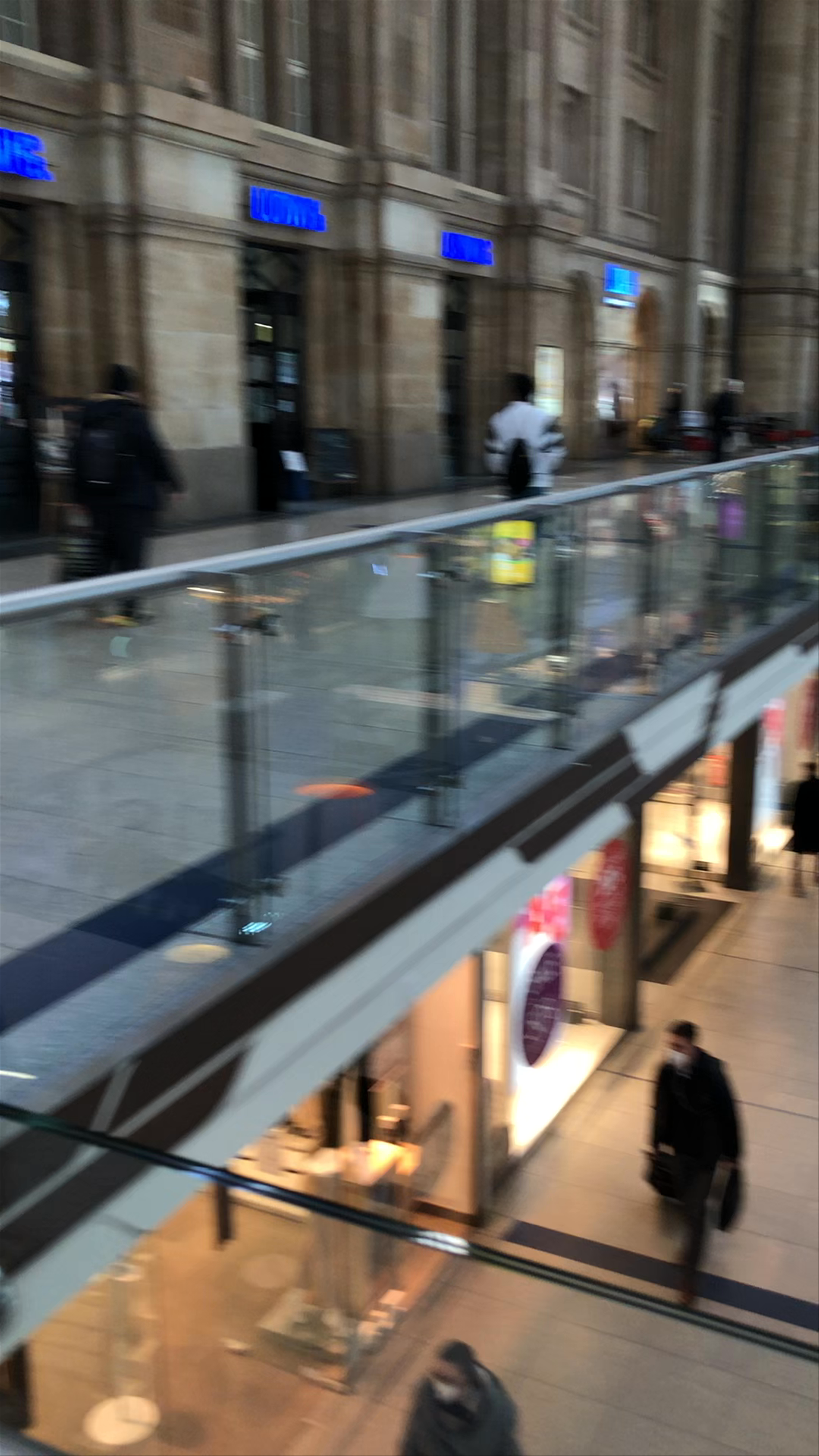 Promenaden Hauptbahnhof Leipzig: Urban Shopping and Movement in Sachsen