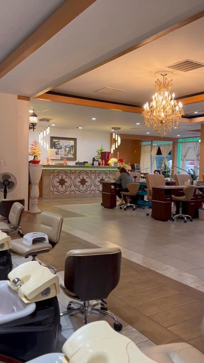 April Nails - Inside of business - Nail Salons Near Me - Florissant, Missouri