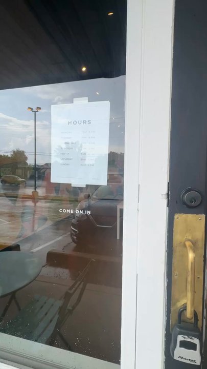 Main Squeeze Juice - It was very clean on the inside. - Juice Bars & Smoothies Near Me - Saint Louis, Missouri