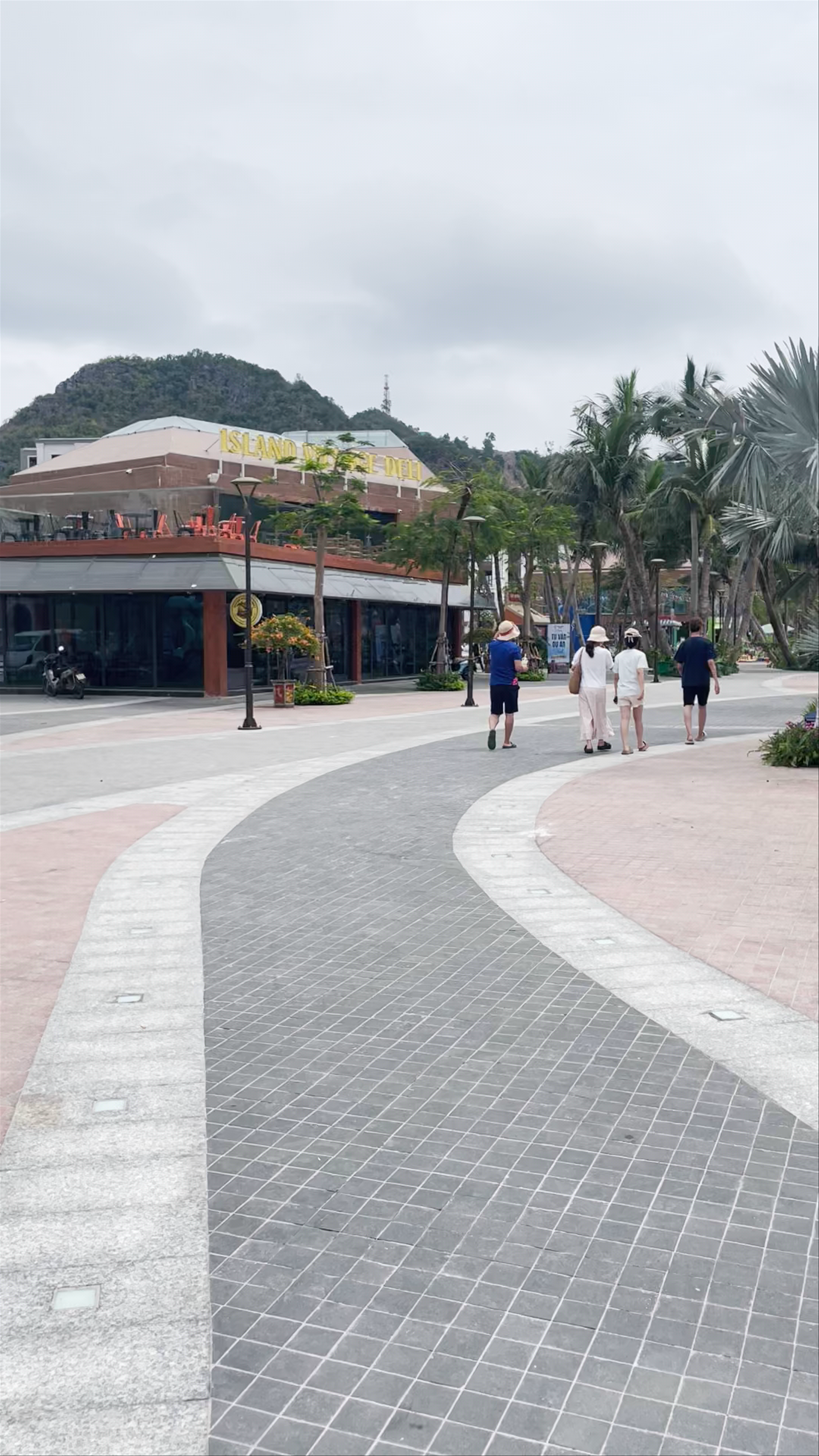 Vui Fest Cat Ba: A Vibrant Coastal Promenade in Hai Phong, Vietnam