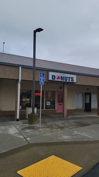 Early Bird Donuts - Outside - Donuts Near Me - Oroville, California