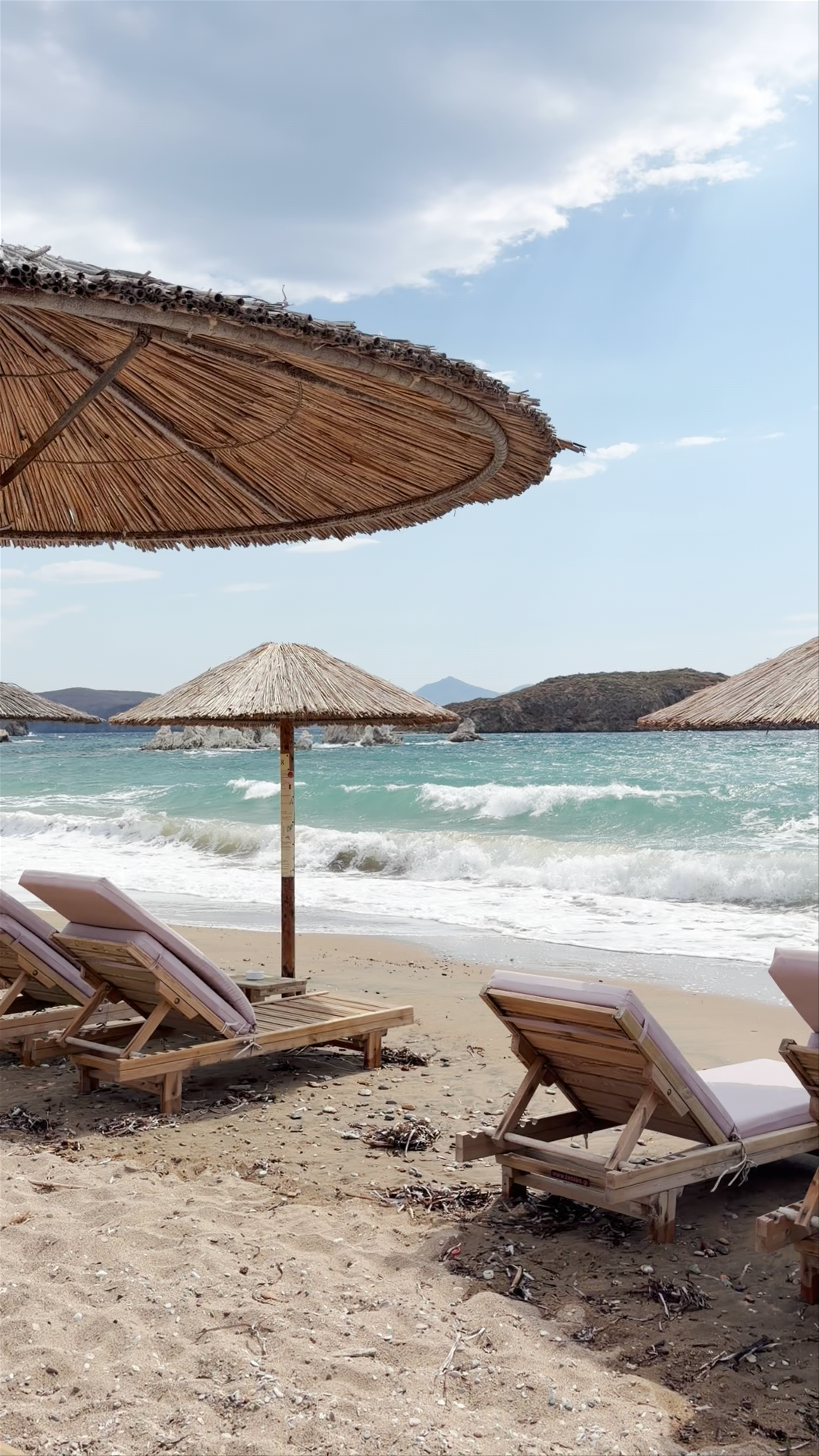 Mavrospilia Beach