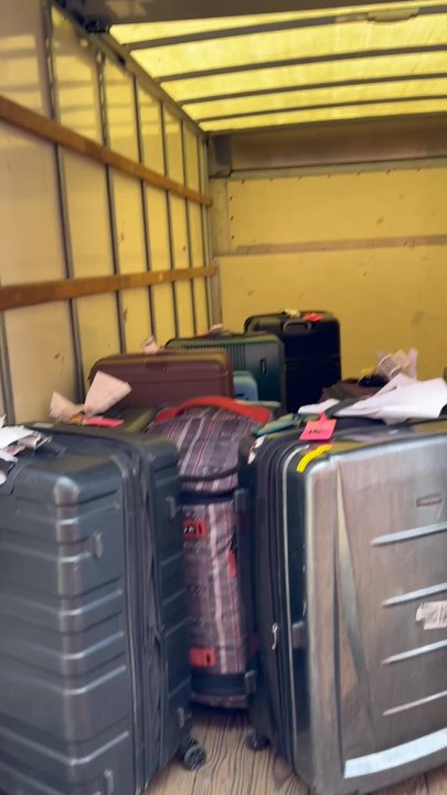 Wolf Leaders - Luggae delivers from Philadelphia to mainline pa to Delaware in less then 8 hours. - Movers Near Me - Philadelphia, Pennsylvania