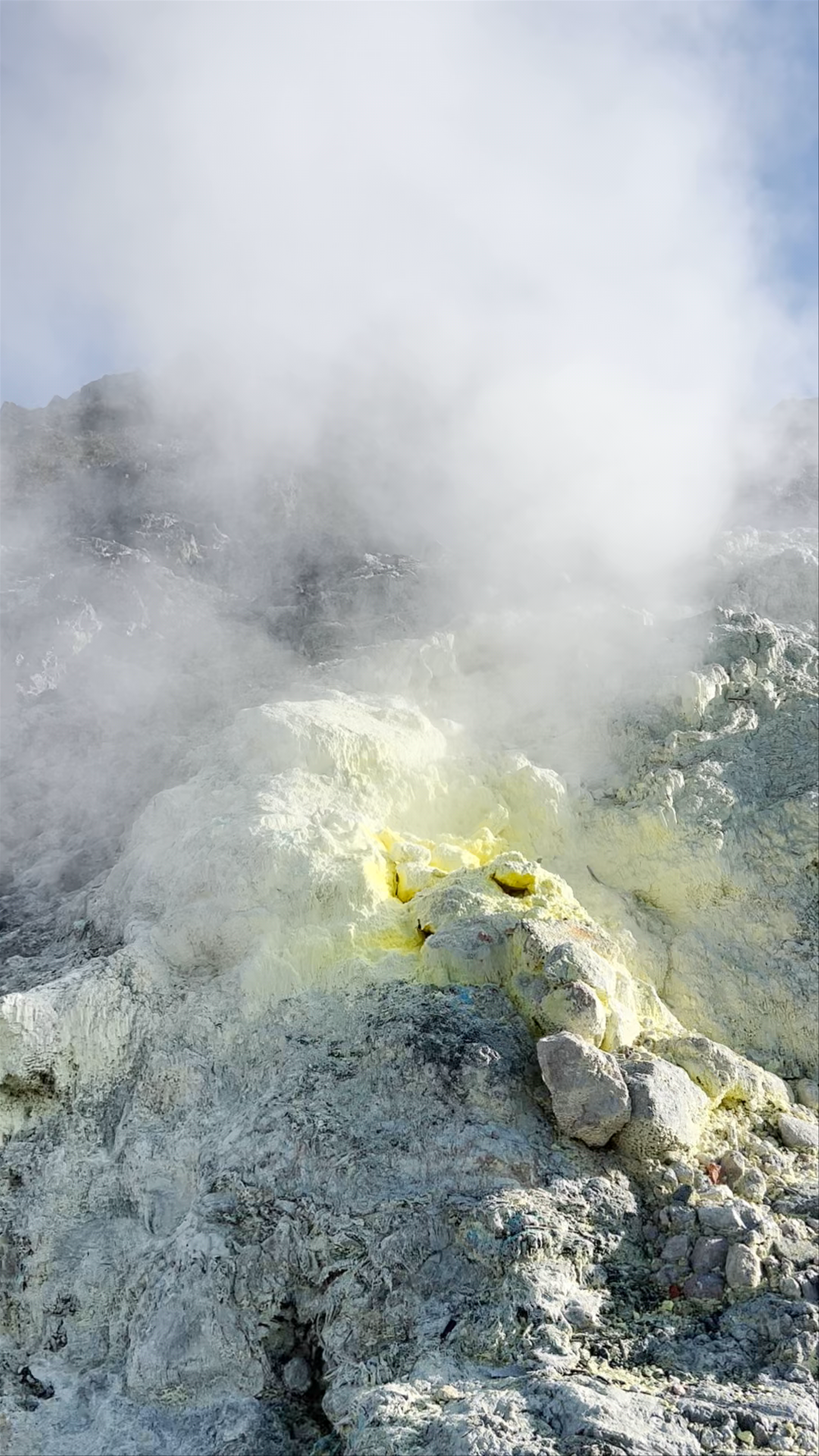 SIBAYAK VOLCANO GUIDE BERASTAGI