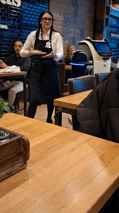 Lucullus Nero - Robot - Italian Near Me - Frankfurt, HE