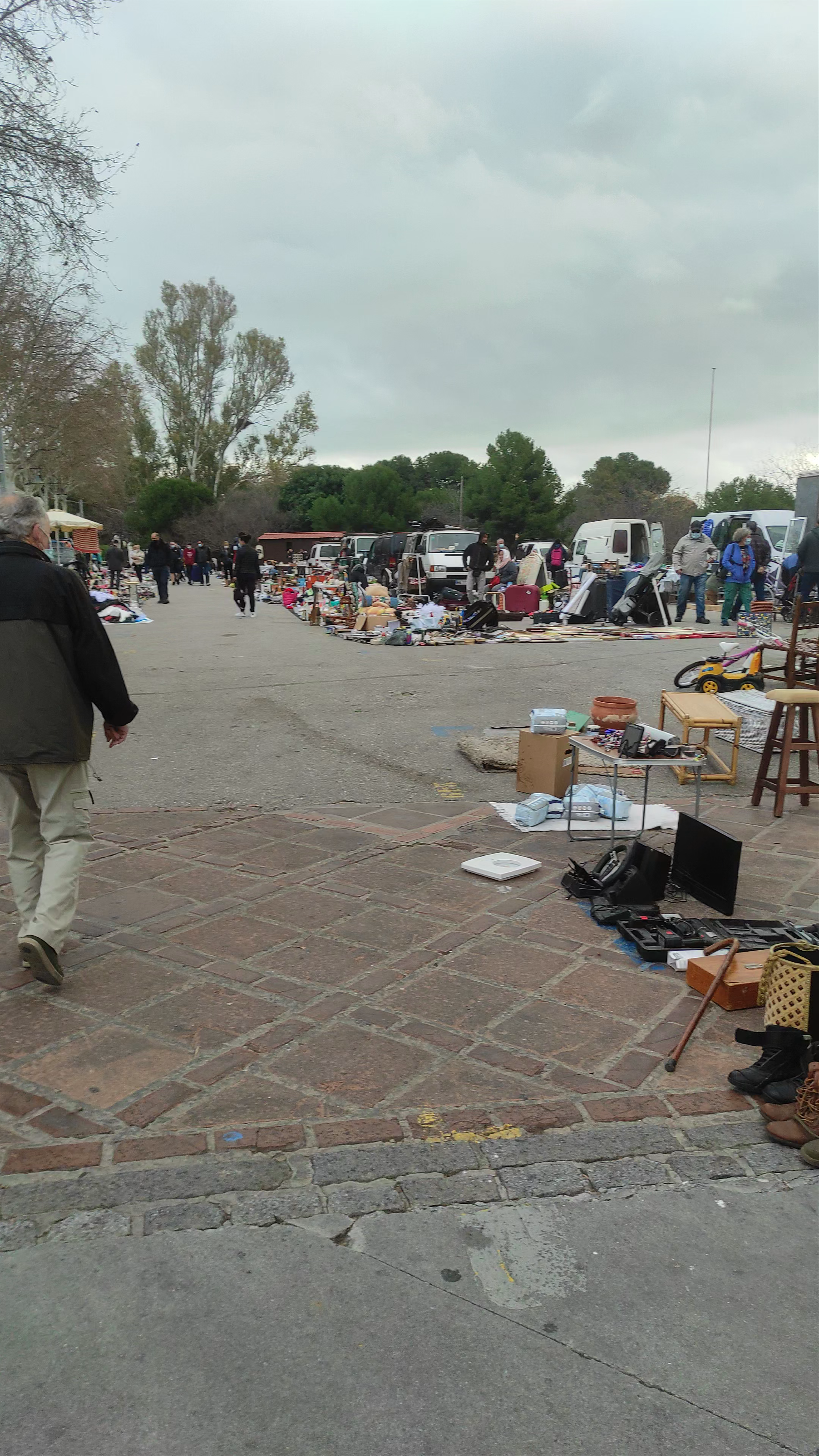 Rastro de Benalmádena: Vibrant Open-Air Flea Market Experience