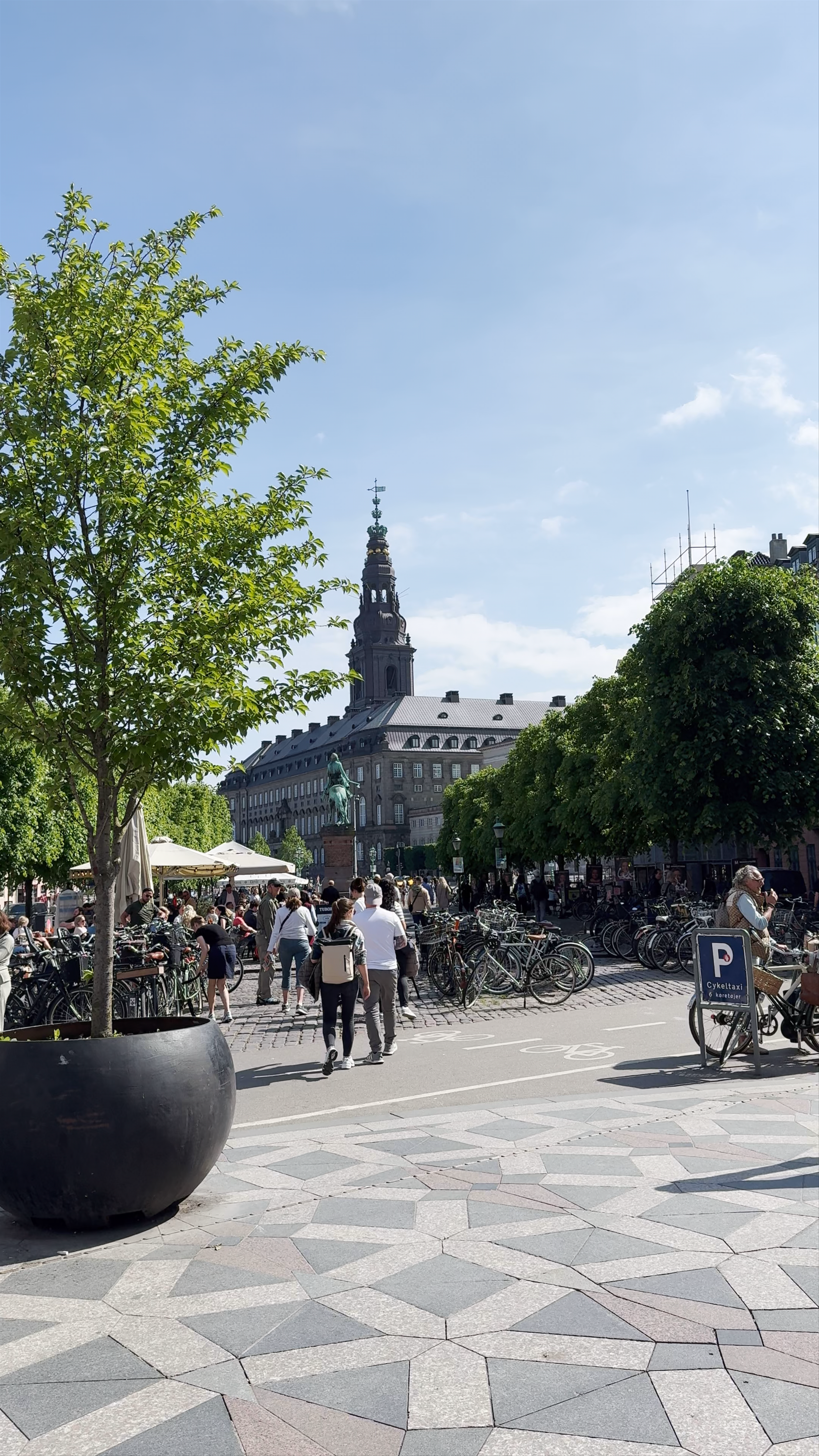 Kongens Nytorv: Vibrant Urban Life in Copenhagen