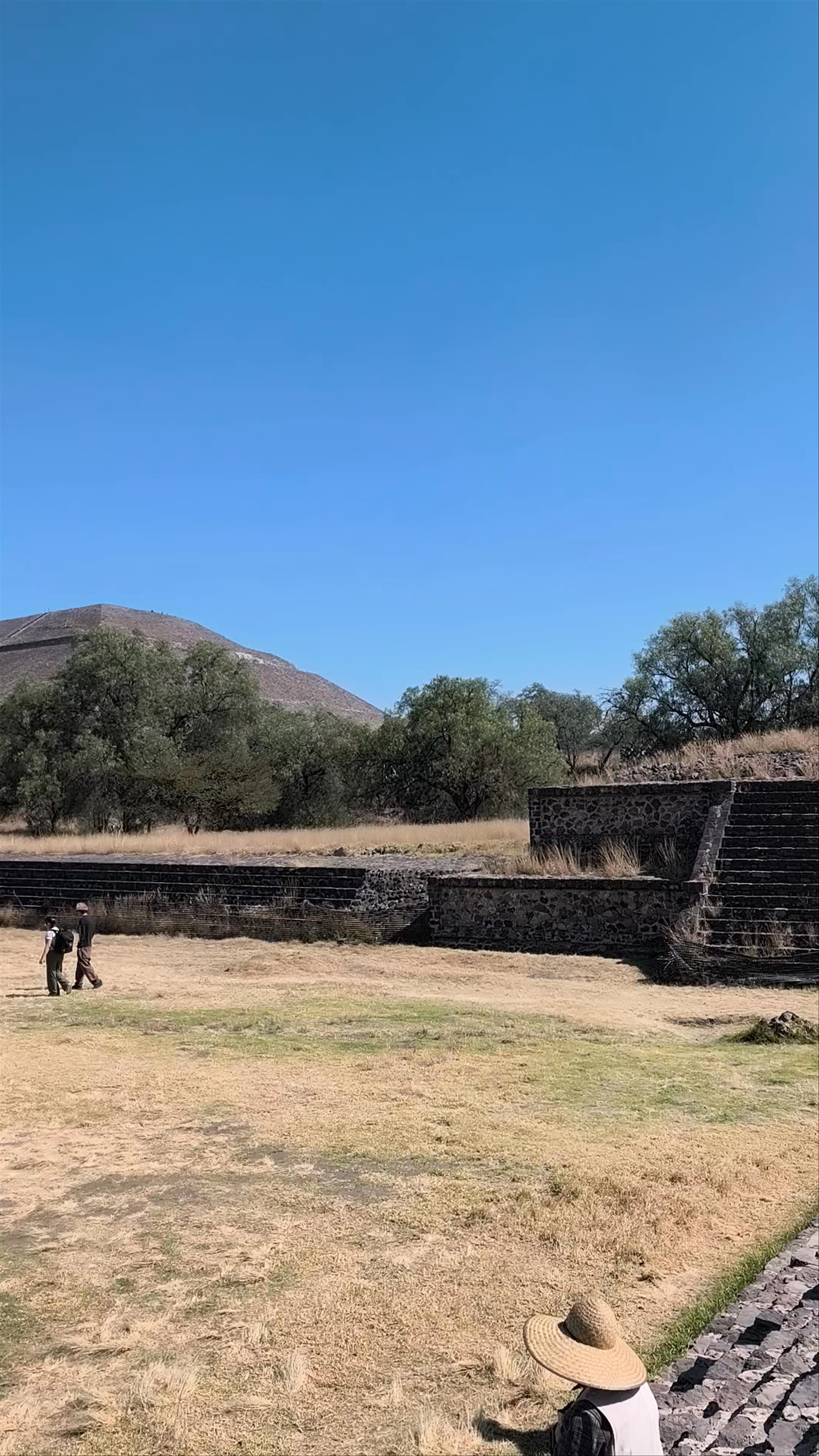 Pirámide del Sol: Majestic Sun Pyramid of Teotihuacán