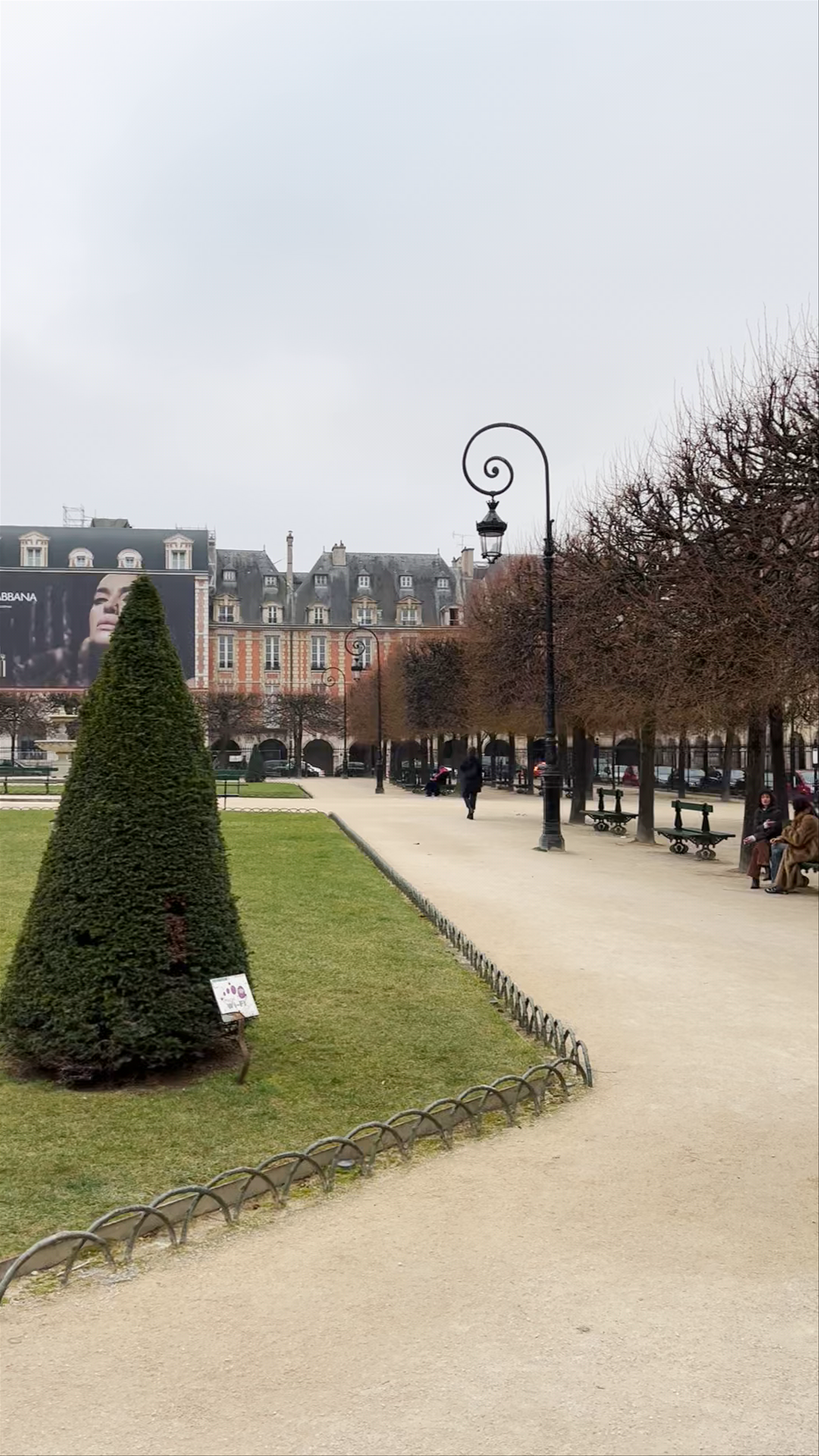 Place des Vosges: Historic Elegance in Paris' Oldest Square