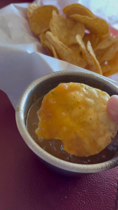 El Horseshoe Restaurant - Chips and Salsa - Mexican Near Me - Phoenix, Arizona
