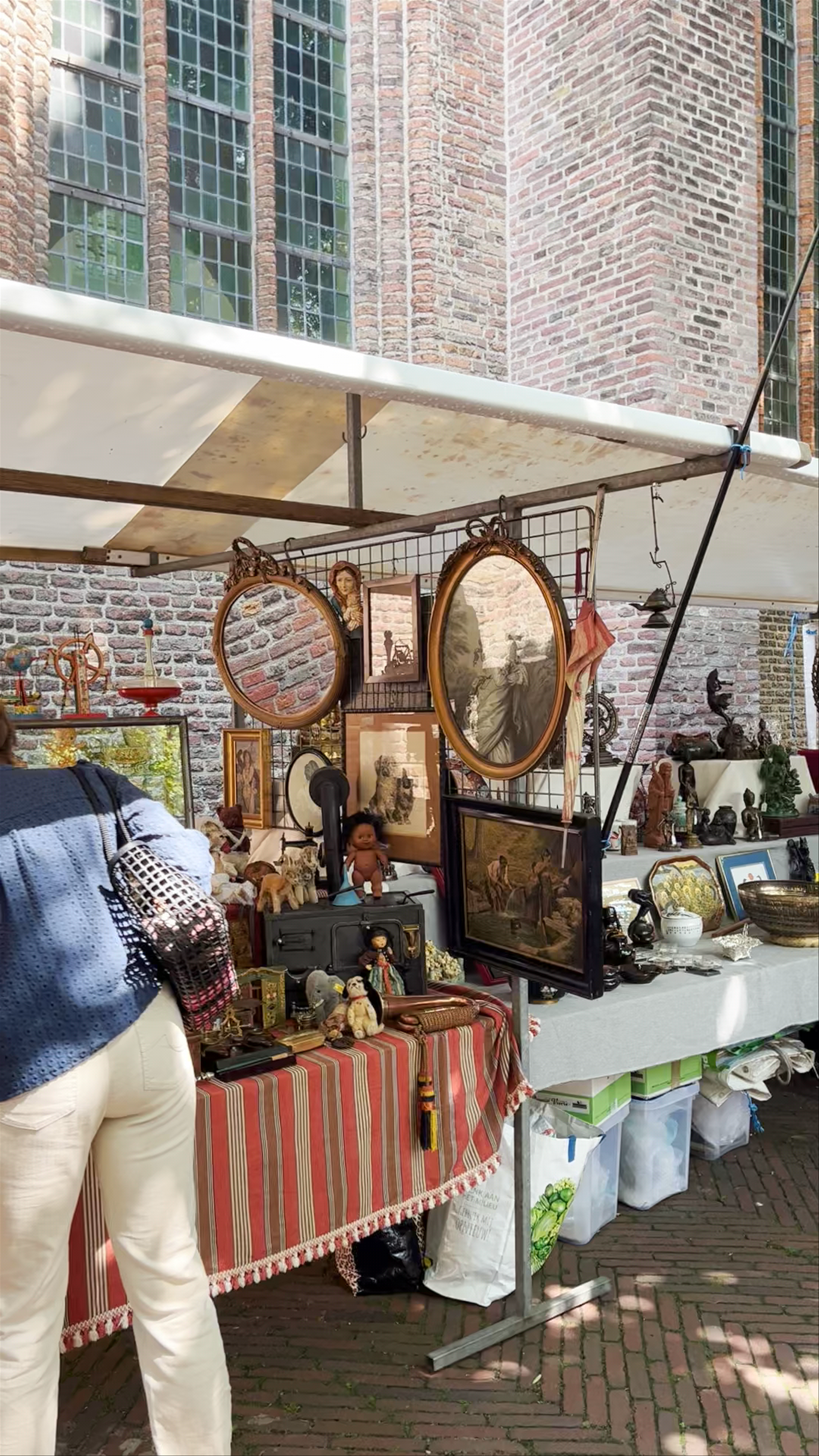 Delft Antiekmarkt: Discover Dutch Antiques by Oude Kerk