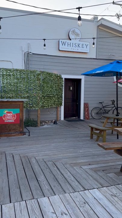 Whiskey Palm - Nice courtyard entry - Piano Bars Near Me - Rockport, Texas