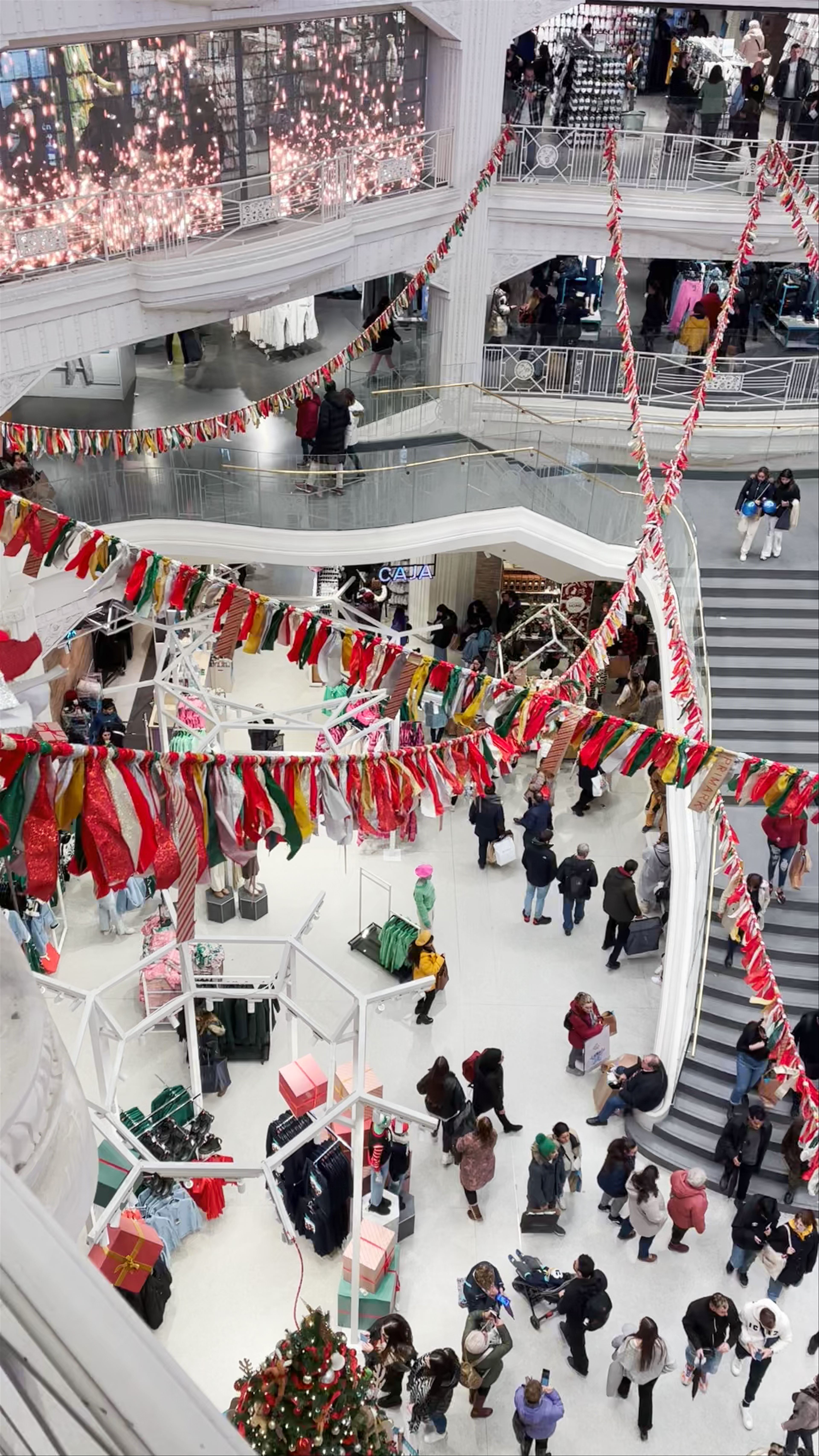 Primark on Calle Gran Vía, Madrid: Festive Shopping Experience