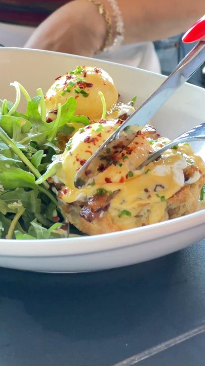 Picnik - Burnet Road - Benedict yolk action - New American Near Me - Austin, Texas