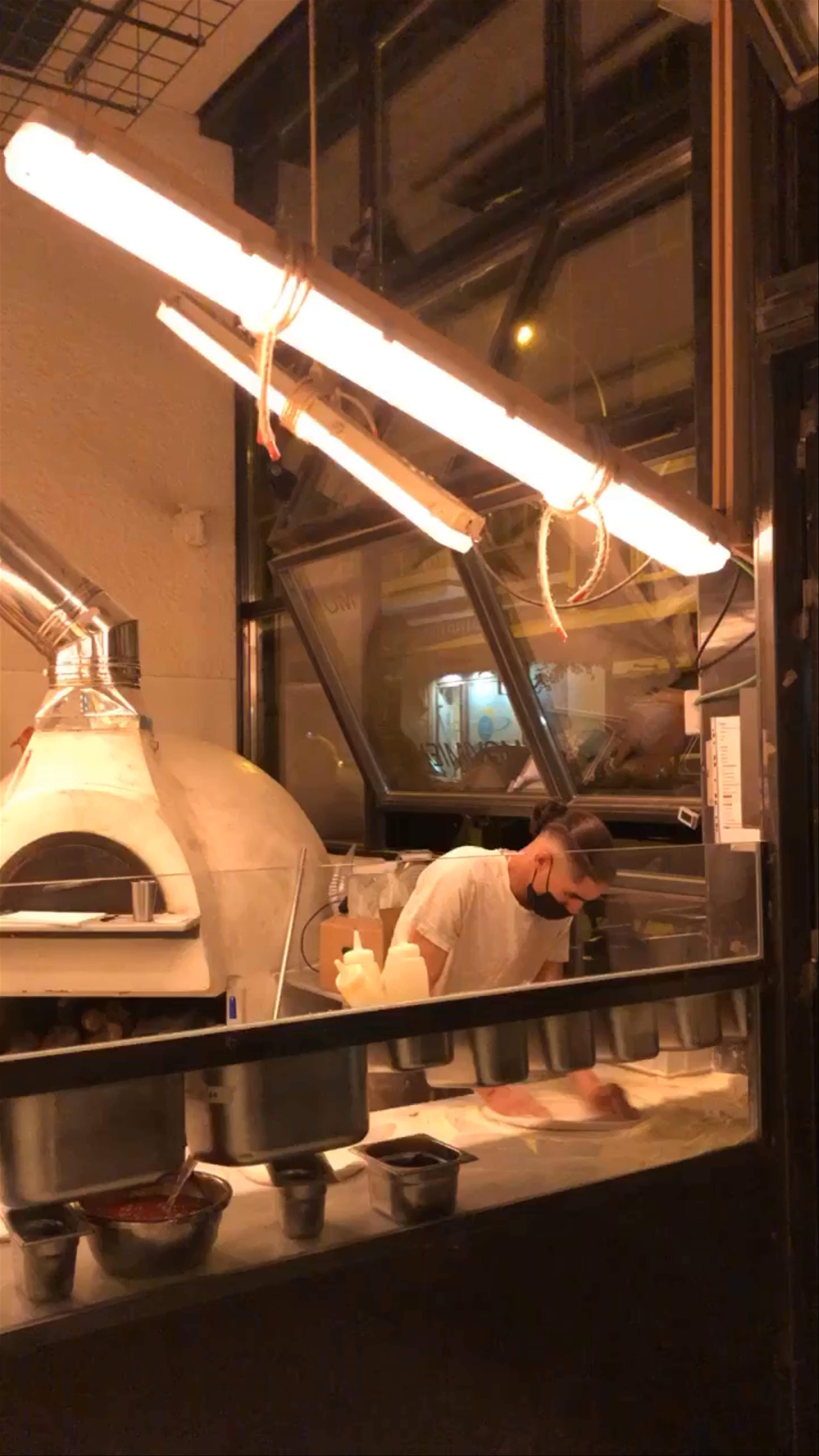 Authentic Neapolitan Pizza Making at Mo de Movimiento, Madrid