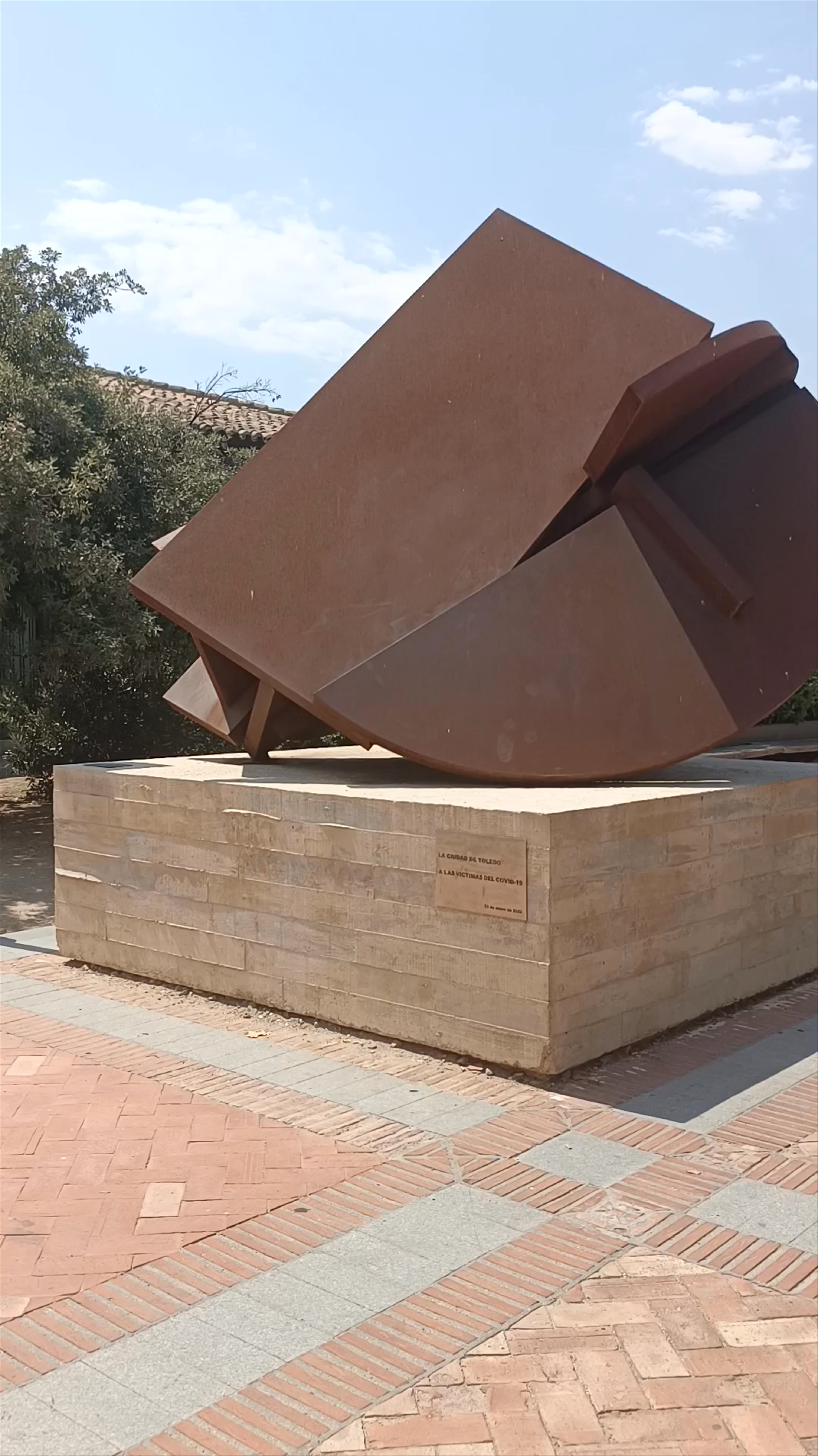 Mirador Puerta del Cambrón: Panoramic Views and Modern Tribute in Toledo