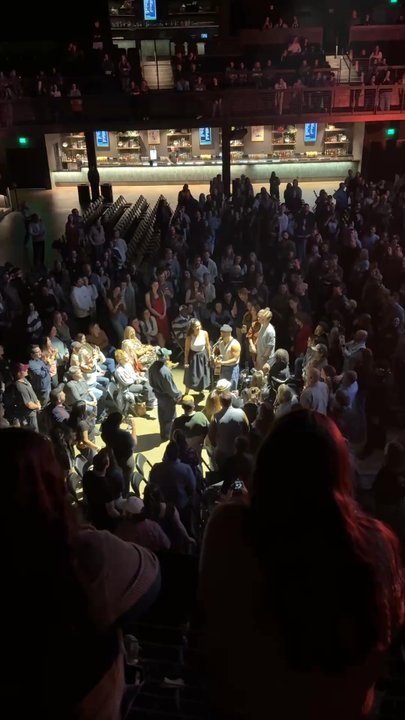 The Pinnacle - Artist came into the crowd - but look at the bar with 100% lights up... why? Balcony bars had dim lighting... - Music Venues Near Me - Nashville, Tennessee