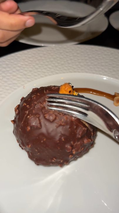 Le Basque - chocolate cake - Vegan Near Me - New York, New York