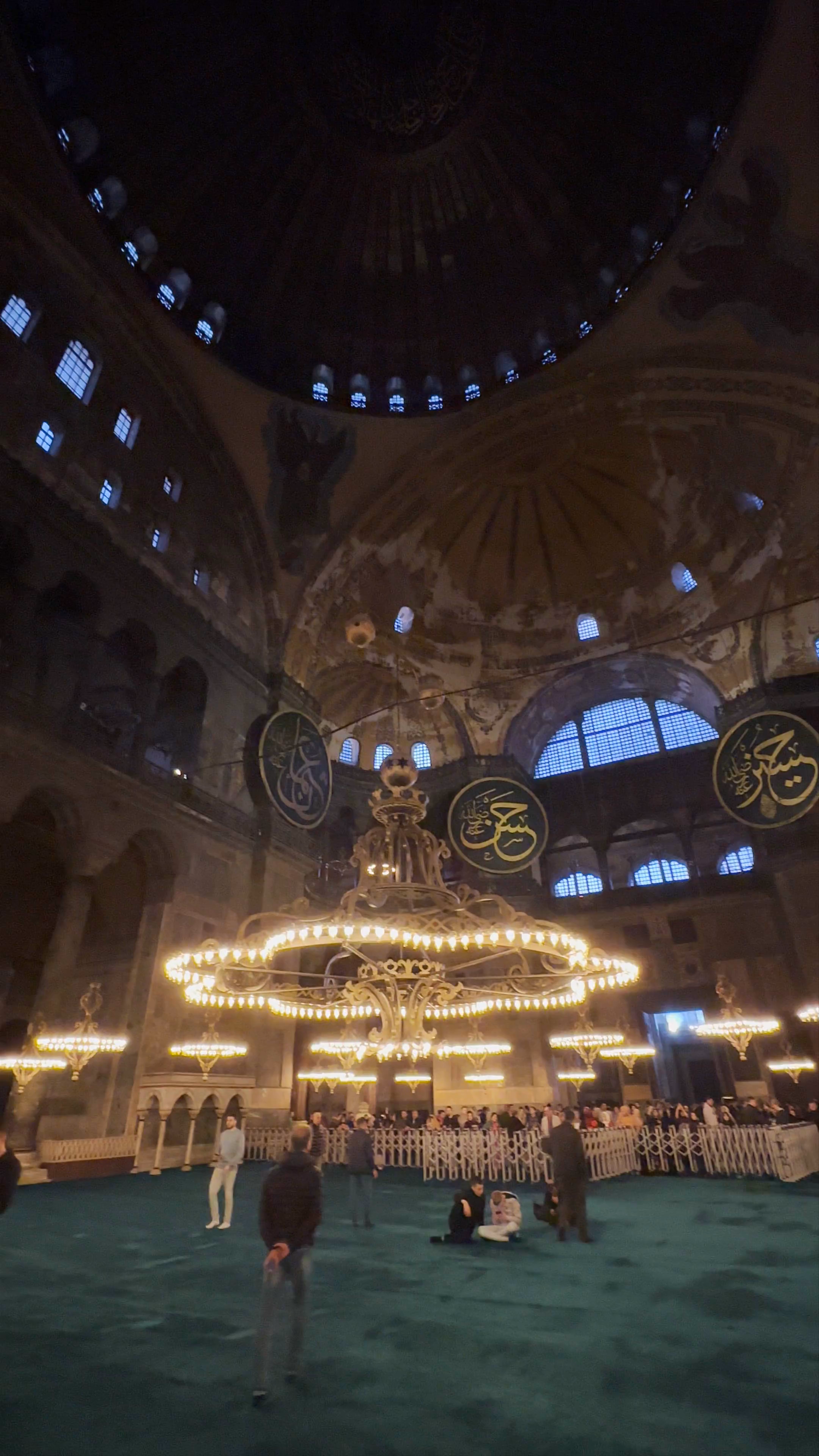 Hagia Sophia Interior: Spiritual Majesty in Sultan Ahmet, Istanbul