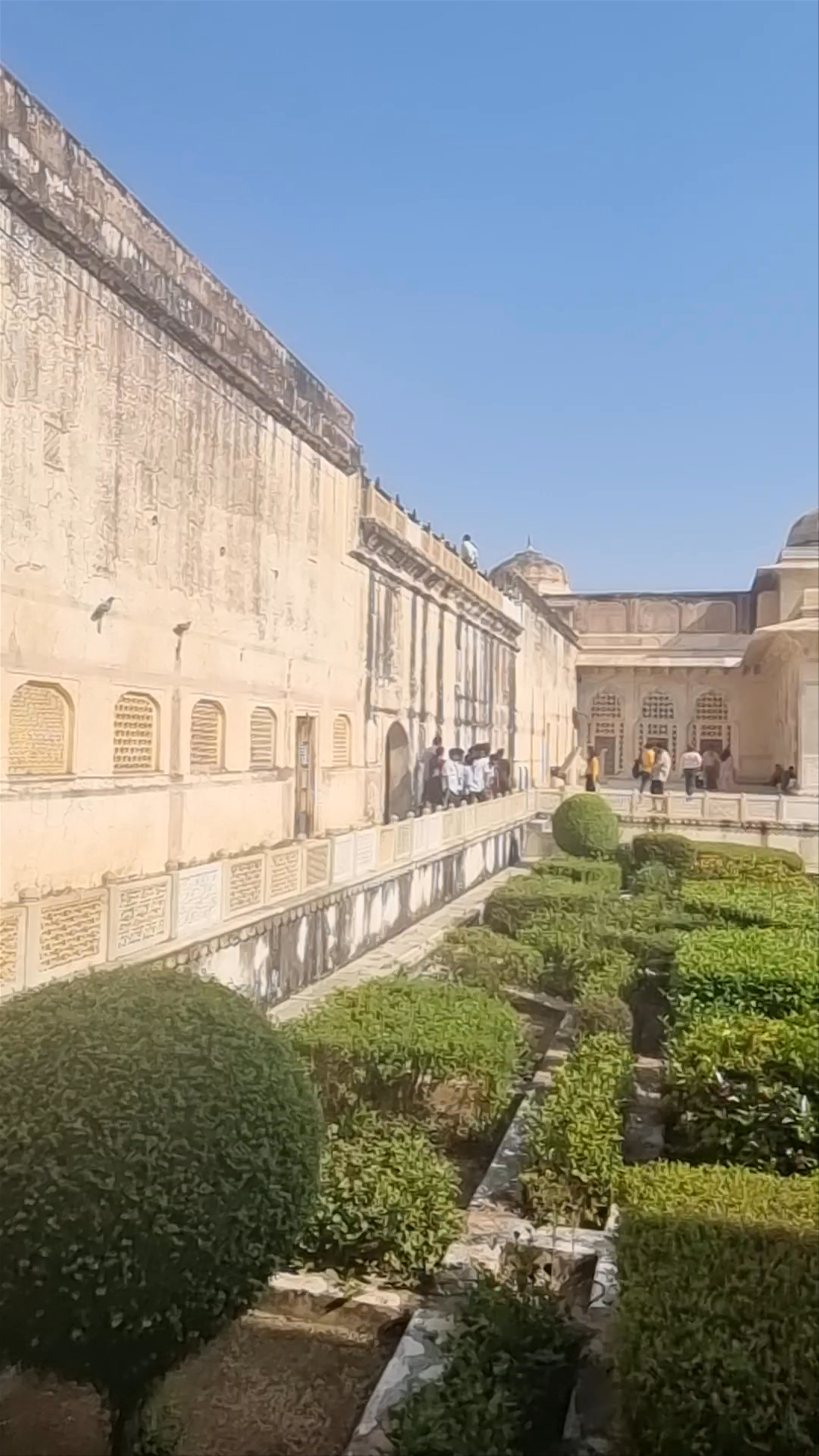 Sukh Niwas at Amber Fort: A Majestic Garden and Marble Walkway in Jaipur