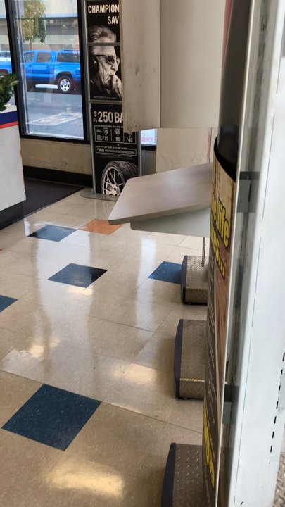 Firestone Complete Auto Care - Cozy indoor waiting room with coffee machine and t.v - Tires Near Me - Alhambra, California