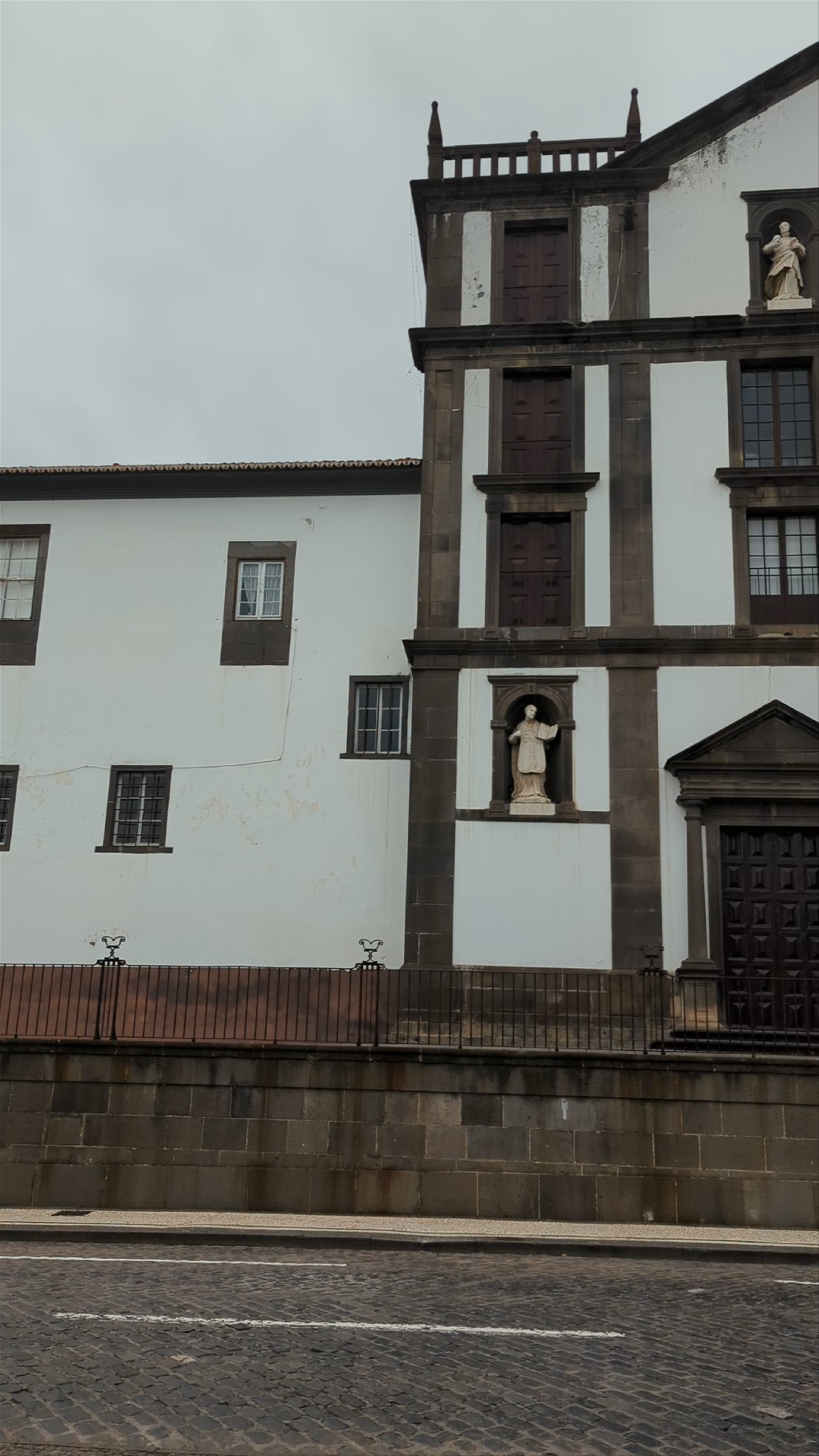 The Church of Saint John the Evangelist of the College of Funchal: Historic Madeira Landmark