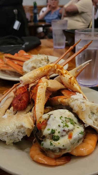 Captain George's Seafood Restaurant - Seafood Near Me - Kill Devil Hills, North Carolina