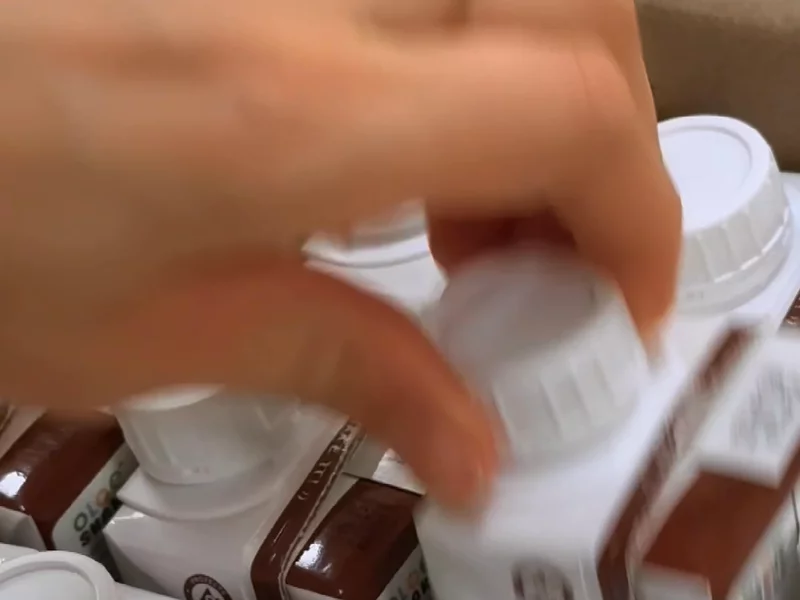 Unboxing healthy shakes