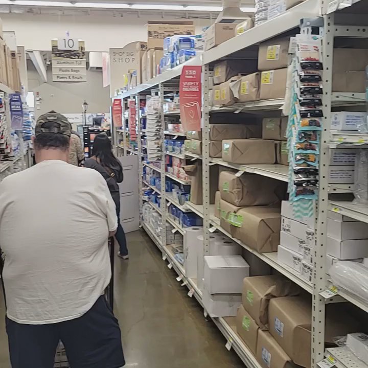 Smart & Final Extra! - So this store has 2 clerks right now, but atleast 4 other employees stocking. But this store is constantly out of stock ?? - Grocery Near Me - Antioch, California