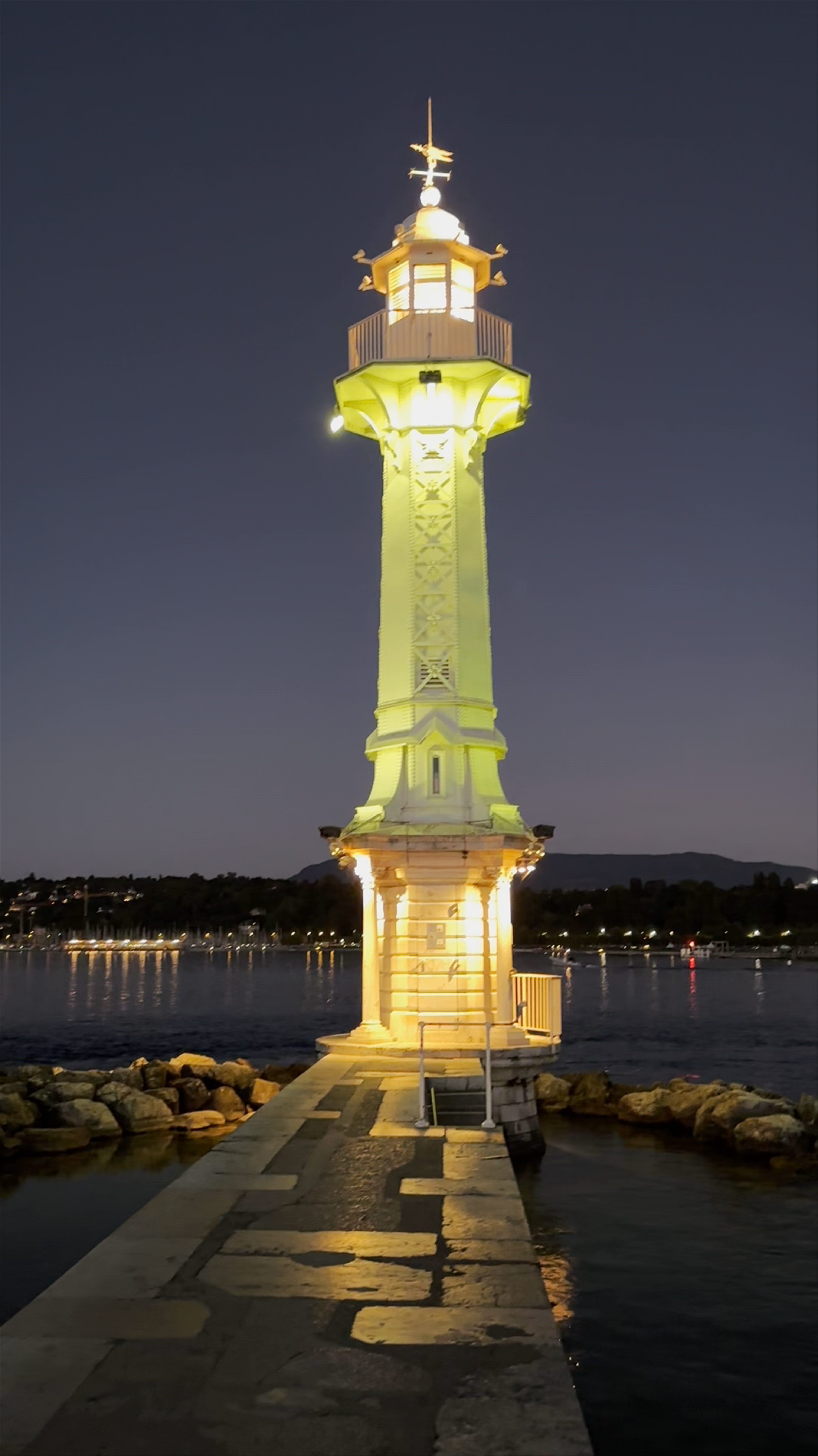 Phare des Pâquis