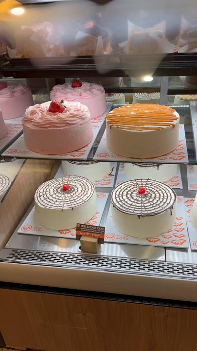 La Monarca Bakery & Cafe - Cakes - Bakeries Near Me - Whittier, California