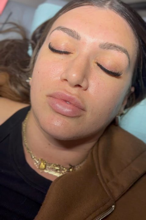 Prettyynlashesss - Short wispy volume - Eyelash Service Near Me - Redondo Beach, California