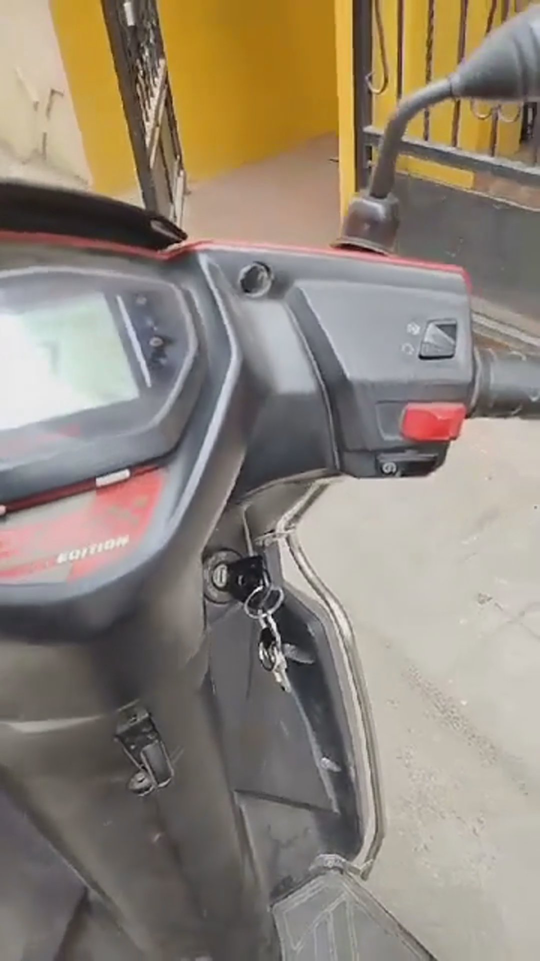 Walk-around video thumbnail