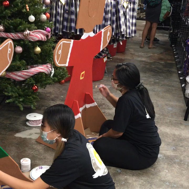 DENNIS Uniform - Honolulu - Uniforms Near Me - Honolulu, Hawaii