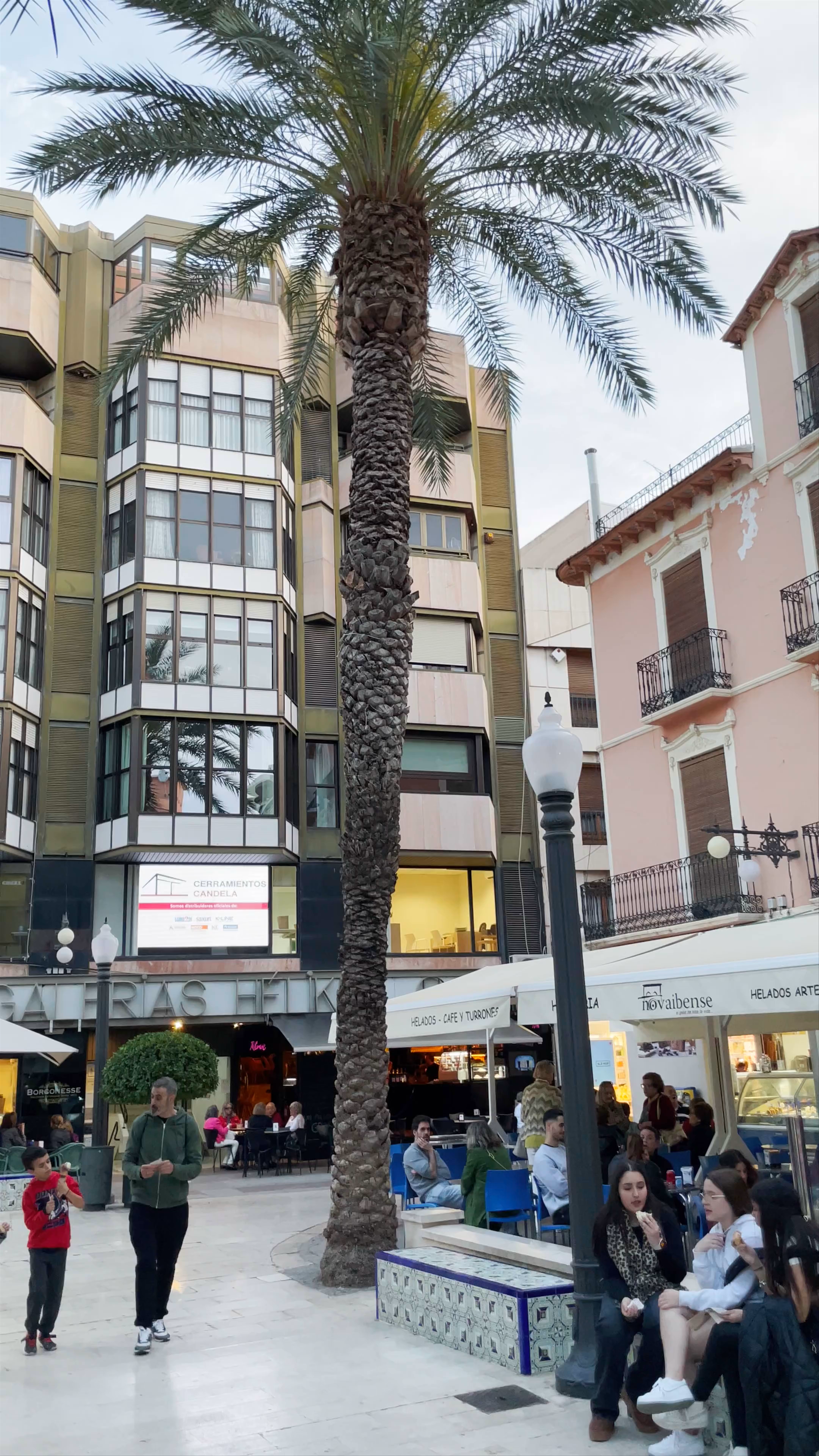 Plaza Glorieta: Vibrant Evening at Elche’s Urban Oasis