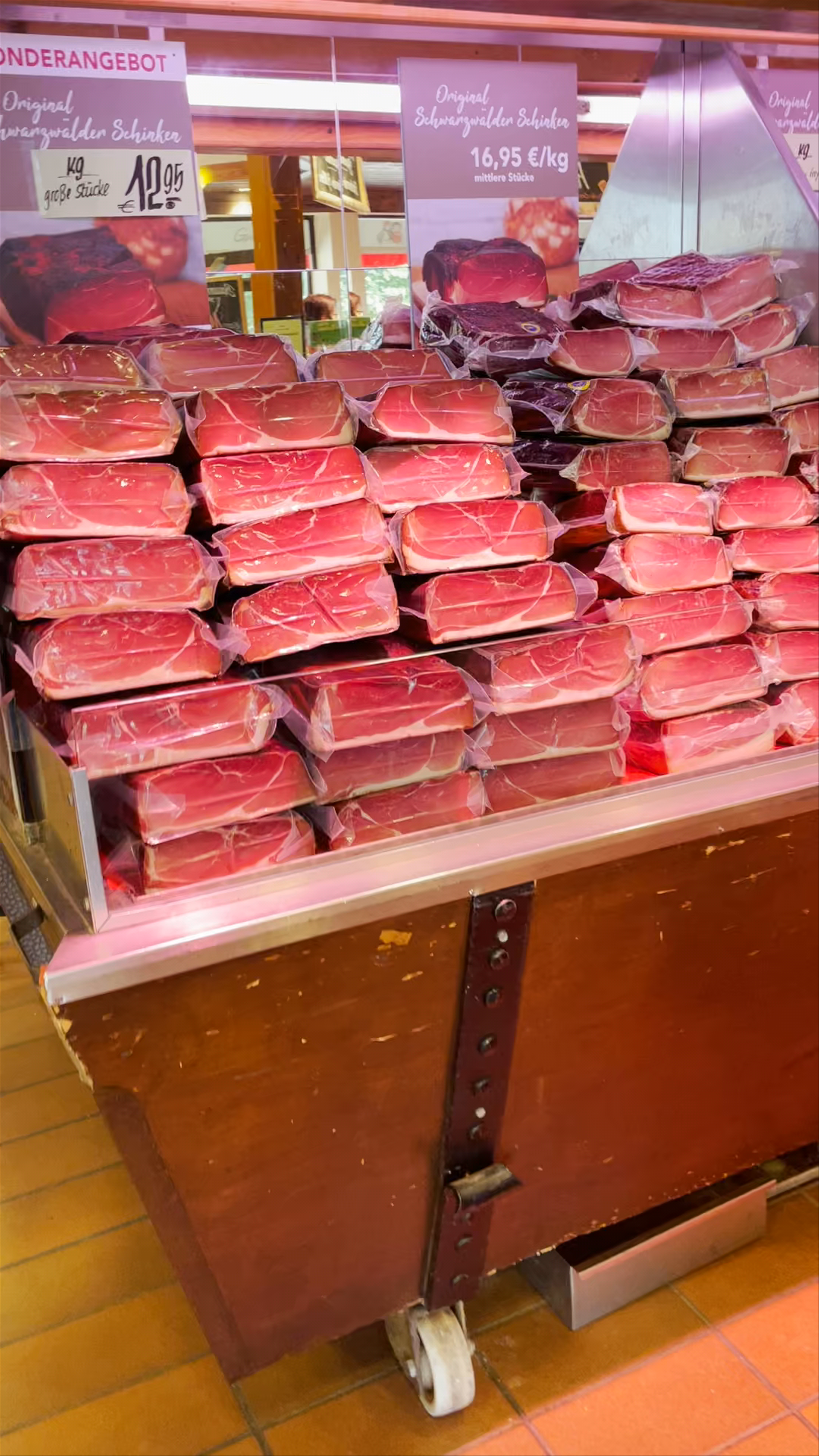 Gutscher Schwarzwälder Spezialitäten: Authentic Black Forest Delicacies in Titisee-Neustadt