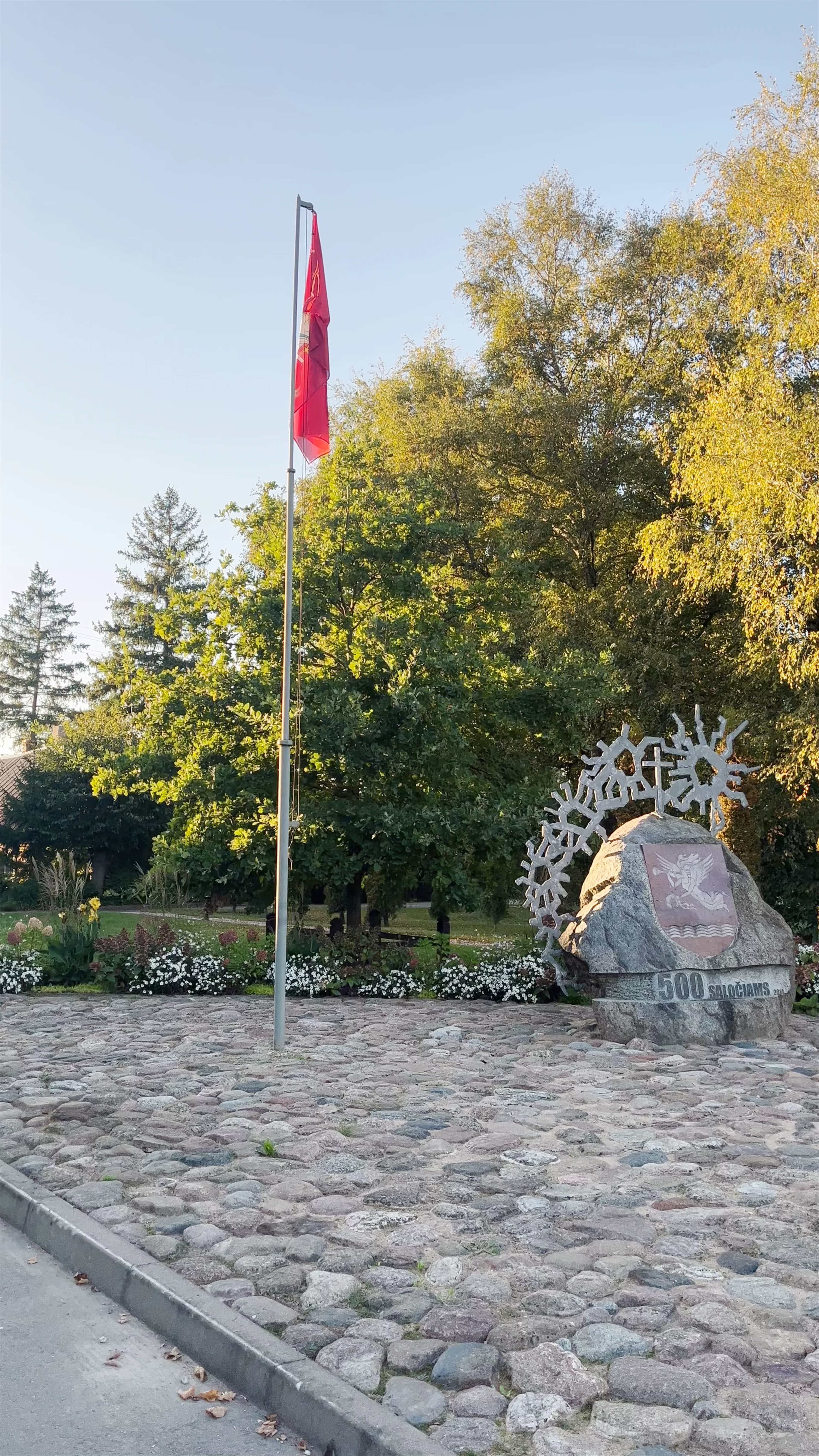 Paminklas Saločių 500 metų jubiliejui