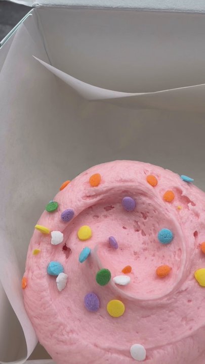 SusieCakes - Laguna Niguel - SUSIE CAKES, Laguna Niguel, California!  Cupcakes= $4.99 each (1/2/26 Visit) - Bakeries Near Me - Laguna Niguel, California