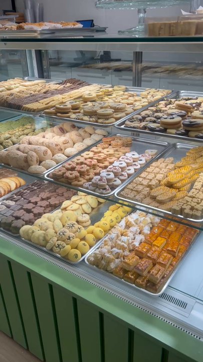 BB Cafe- Avenue Road - sweet dreams! - Cafes Near Me - Toronto, Ontario