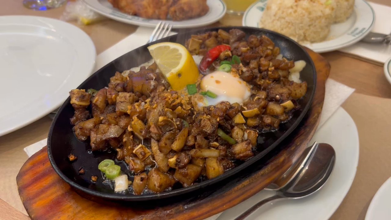 Fil Manila - sizzling sisig - Asian Fusion Near Me - Barcelona, B